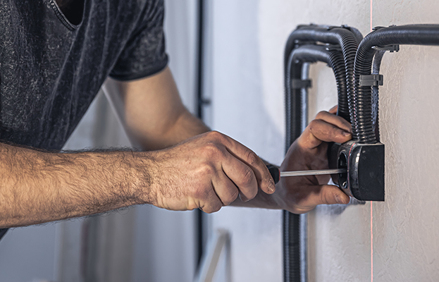 haustechnik_bhs_badsanierung_handwerker_steckdosen_623x400 haustechnik_bhs_badsanierung_Bad Fallingbostel, Bockenem, Buchholz, Burgwedel, Eschede, Hannover, Hildesheim, Laatzen, Langenhagen, Peine